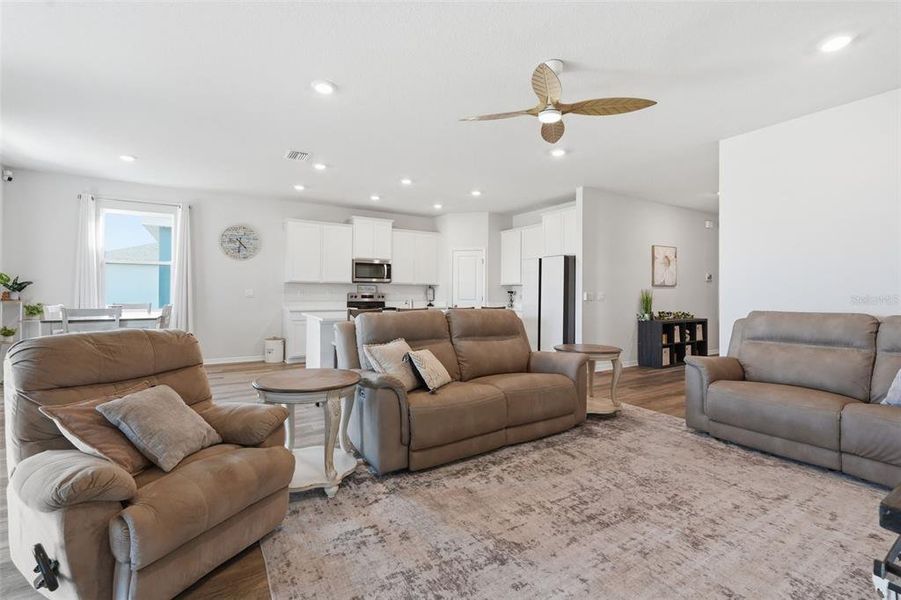 Furnished interior view inside a new home in Silverstone North, Palmetto (Image 8).