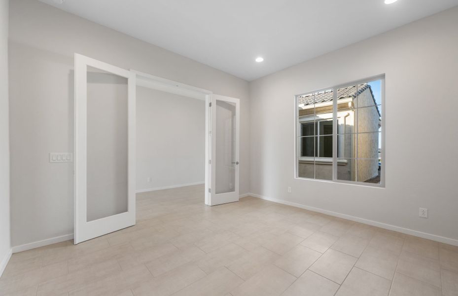 Spacious, unfurnished interior of a new home in Soleo, San Tan Valley (Image 23).