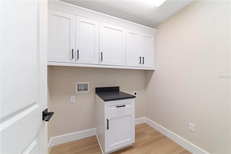 Furnished interior view inside a new home in , Dunnellon (Image 18).