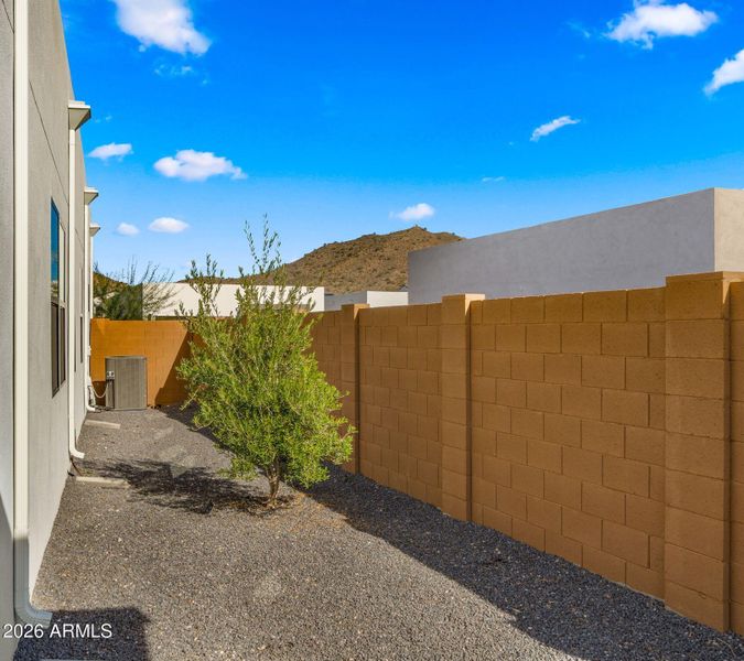 46-web-or-mls-Side yard2