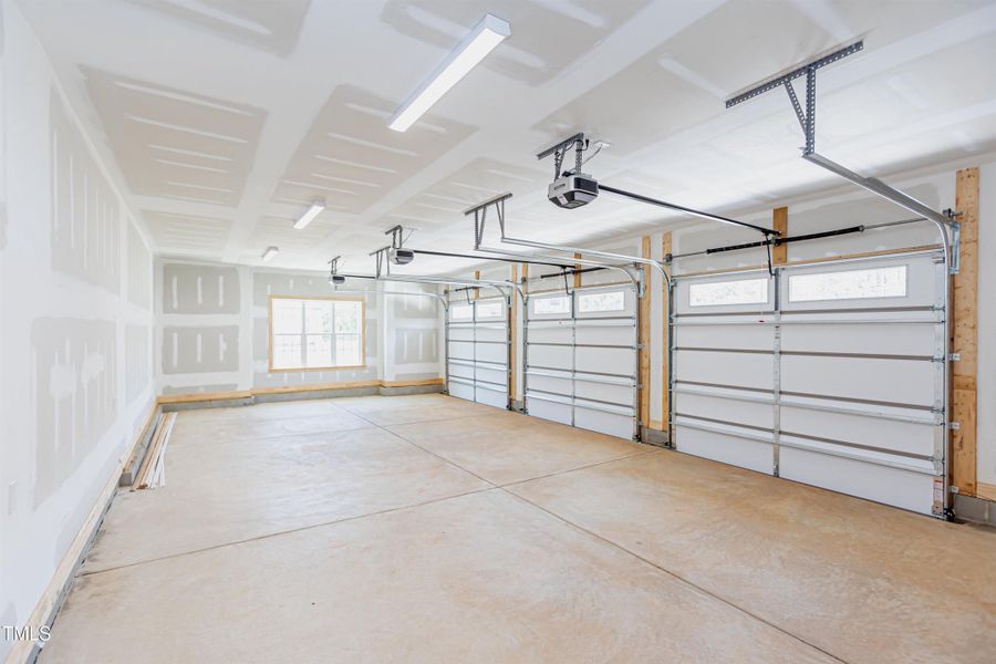 30 Hamilton Way Garage