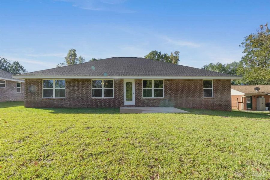 Representative exterior details of a home built from the 2313 by Adams Homes in Blossom Grove, Milton (Image 3).