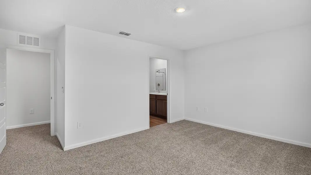 Representative unfurnished interior of a home built from the Weston by D.R. Horton in Bridle Creek Townhomes, Jacksonville (Image 19).