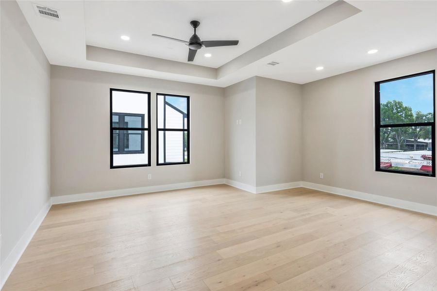 Spacious, unfurnished interior of a new home in , Houston (Image 24).