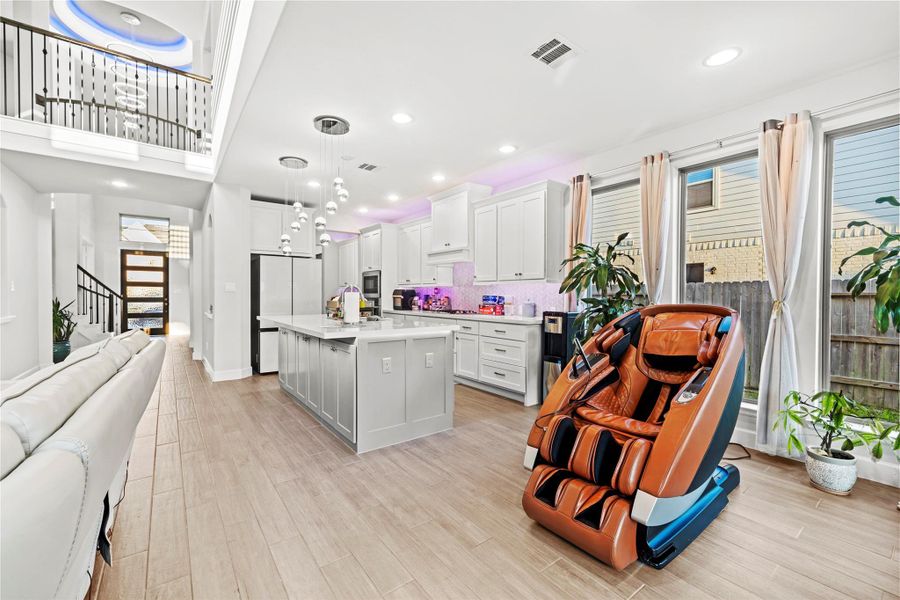 Furnished interior view inside a new home in Fulbrook On Fulshear Creek 60', Fulshear (Image 31). Furnished interior view inside a new home in Fulbrook On Fulshear Creek 60', Fulshear (Image 31).