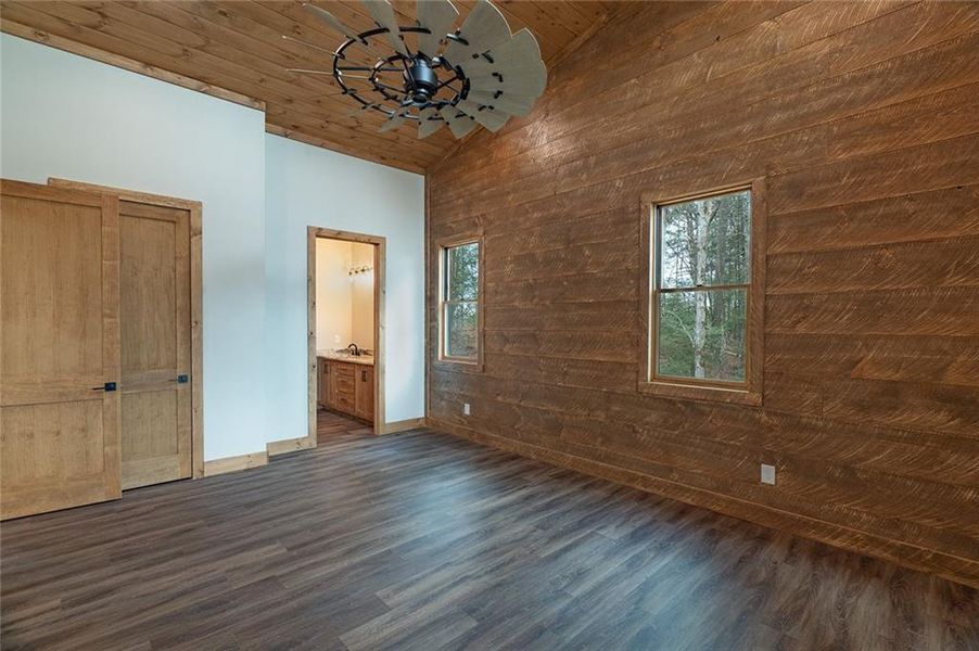 Spacious, unfurnished interior of a new home in , Ellijay (Image 12).