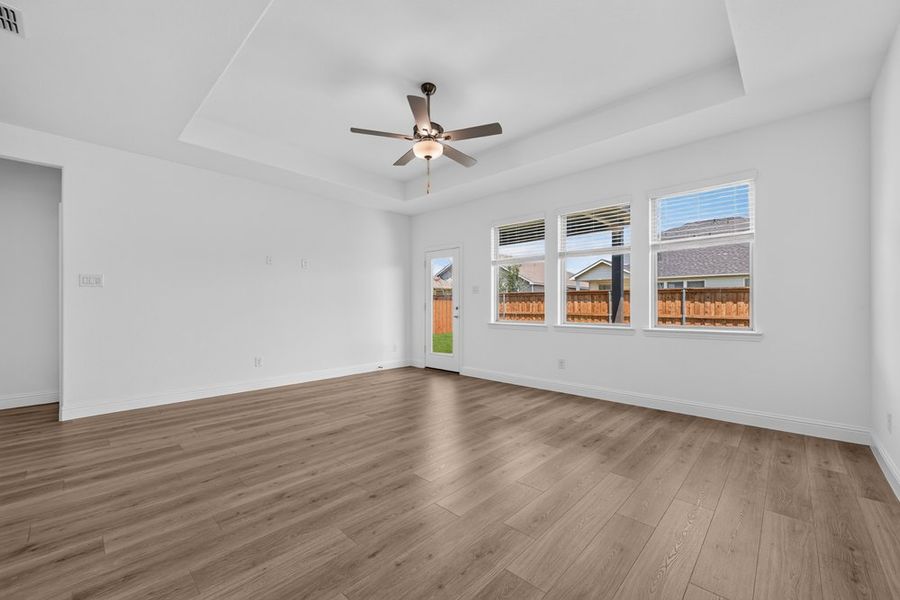 Spacious, unfurnished interior of a new home in Madero 50s, Fort Worth (Image 17).
