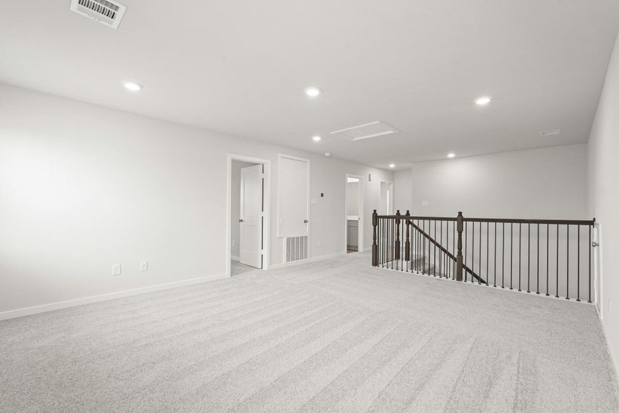 Spacious, unfurnished interior of a new home in Paloma at Sanford Farms, Waller (Image 22).