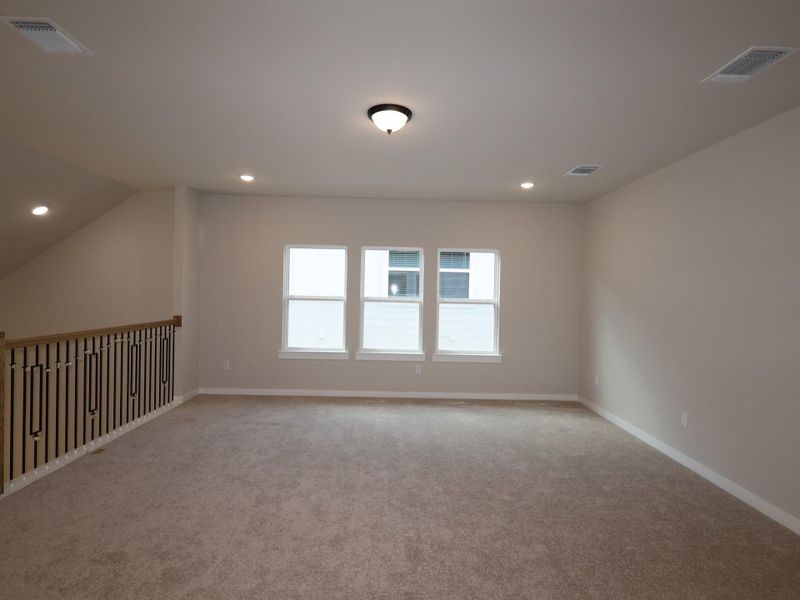 Spacious, unfurnished interior of a new home in Edgewood, Leander (Image 8).