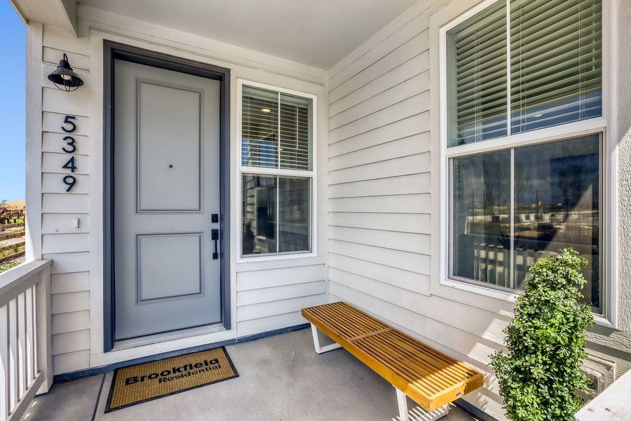Representative exterior details of a home built from the Novella Four by Brookfield Residential in Barefoot, Firestone (Image 3).