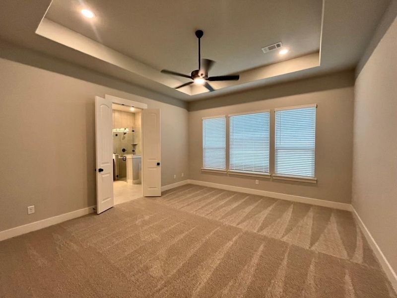 Spacious, unfurnished interior of a new home in Eagle Ridge Estates, Weatherford (Image 16).