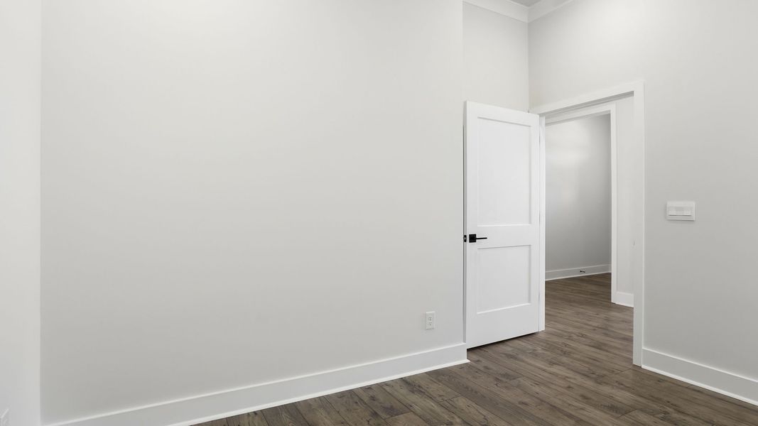 Spacious, unfurnished interior of a new home in Cottonwood Ridge, Piedmont (Image 15).