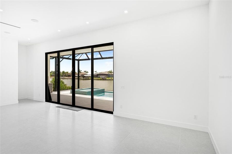 Spacious, unfurnished interior of a new home in , Port Charlotte (Image 74).