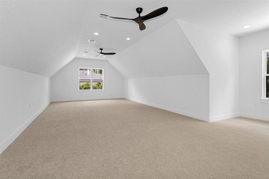 Large flex area up with full bath