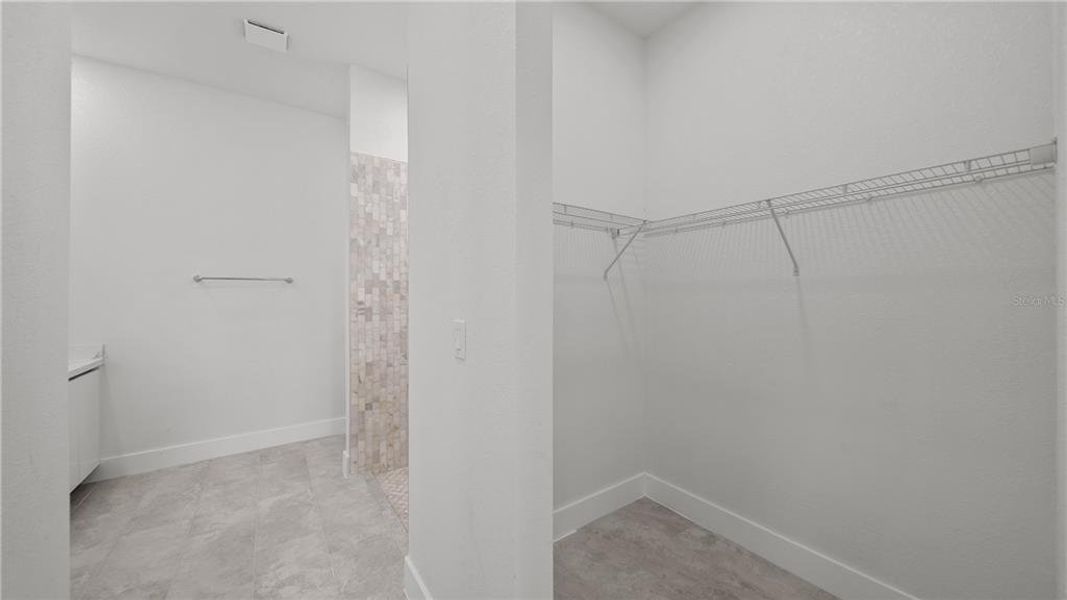 Spacious, unfurnished interior of a new home in , Rotonda West (Image 20).