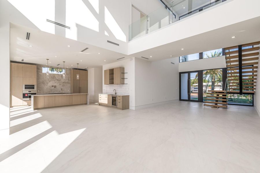 Spacious, unfurnished interior of a new home in , Pompano Beach (Image 36).