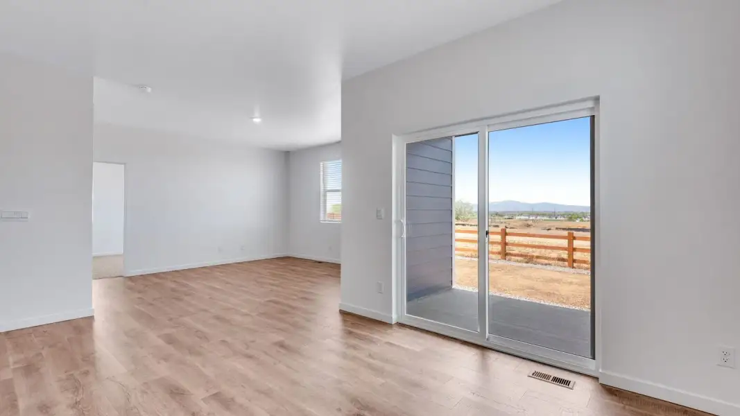 Spacious, unfurnished interior of a new home in Lakeside Canyon, Mead (Image 10).