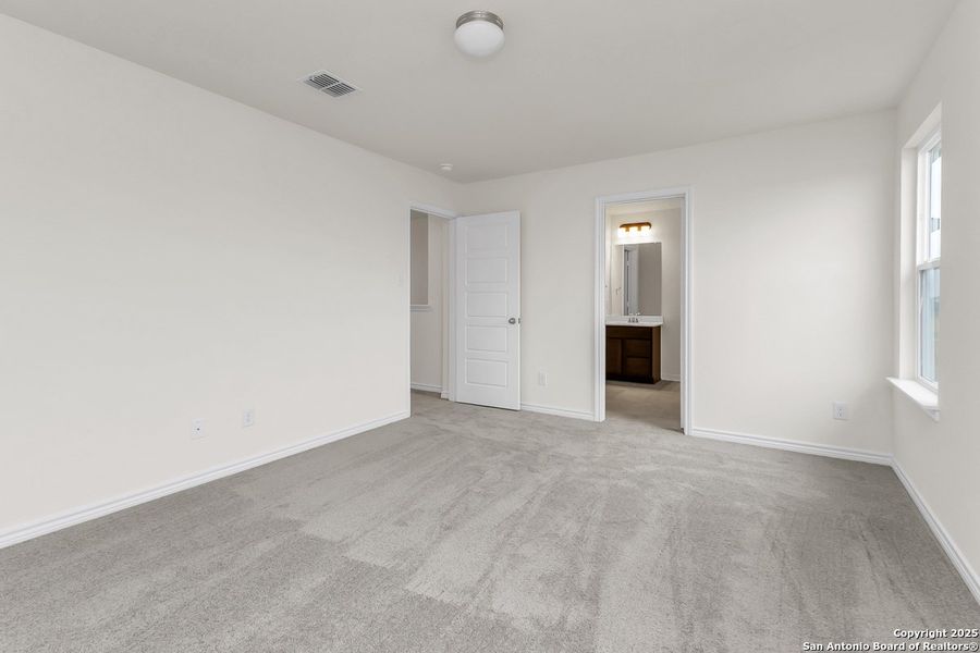 Spacious, unfurnished interior of a new home in Medina Crossing - Villa Collection, Von Ormy (Image 10).