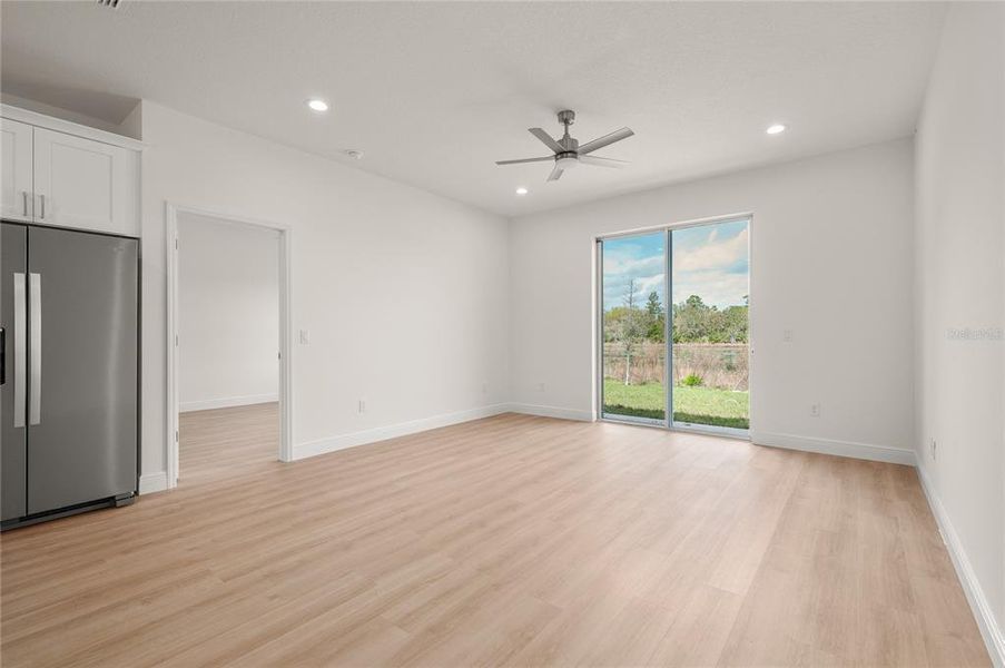 Spacious, unfurnished interior of a new home in , Osteen (Image 21).