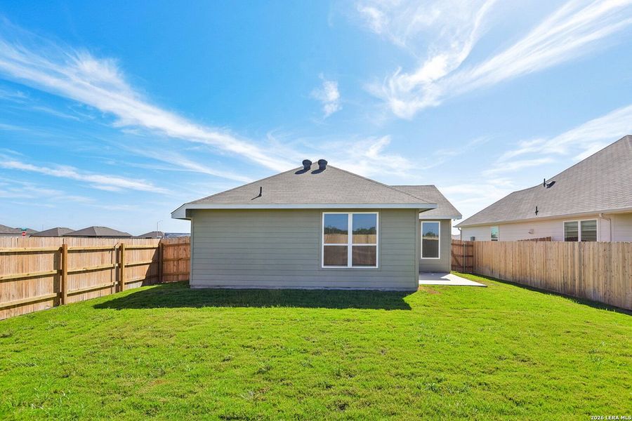 Exterior details and patio area of a home in Arroyo Ranch, Seguin (Image 3).