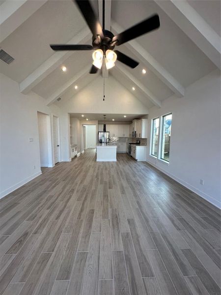 Spacious, unfurnished interior of a new home in Cross Creek West, Fulshear (Image 33).