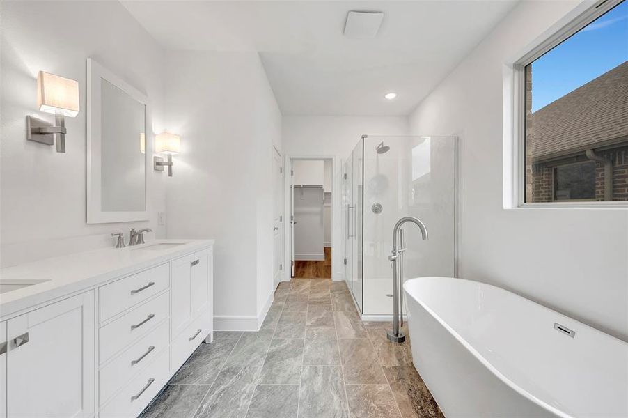 Furnished interior view inside a new home in Creekshaw, Royse City (Image 17).