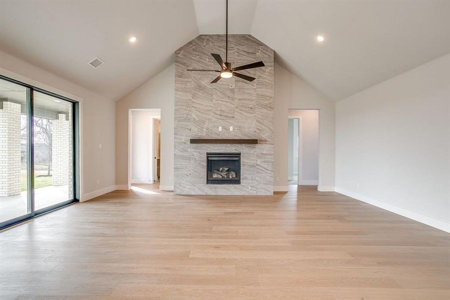 Spacious, unfurnished interior of a new home in Waterfall Ranch, Waxahachie (Image 24).