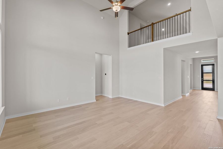 Spacious, unfurnished interior of a new home in Buffalo Crossing, Cibolo (Image 39).