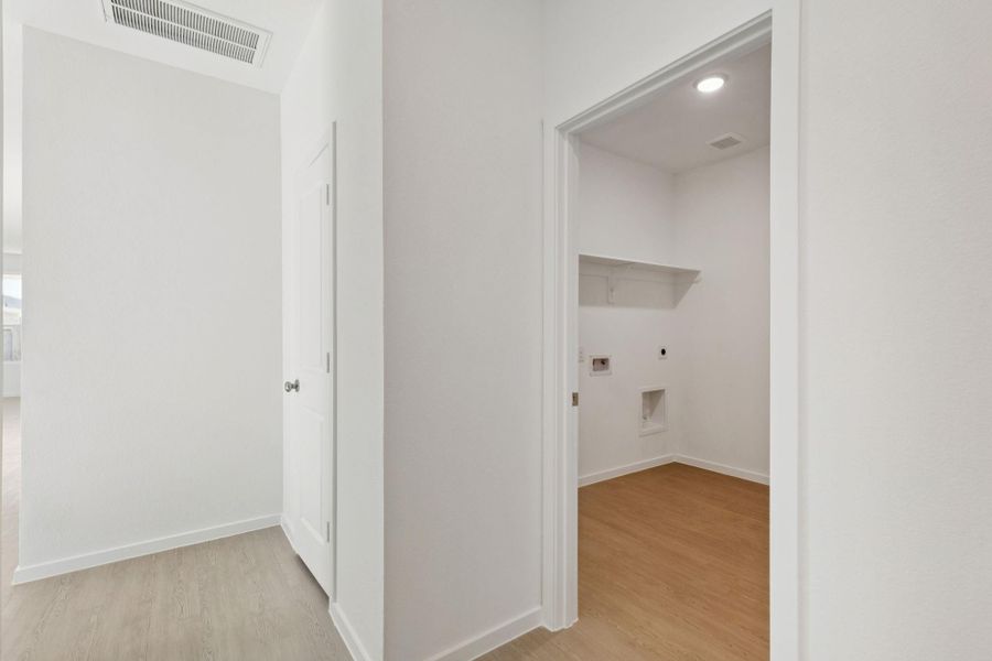 Spacious, unfurnished interior of a new home in Montgomery Bend, Montgomery (Image 12).