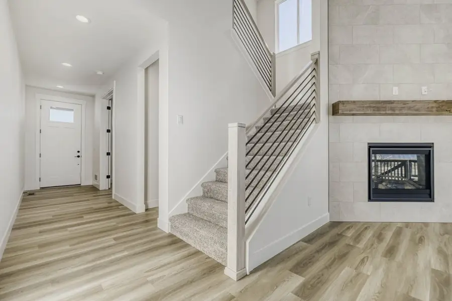 8734 San Diego - Entry