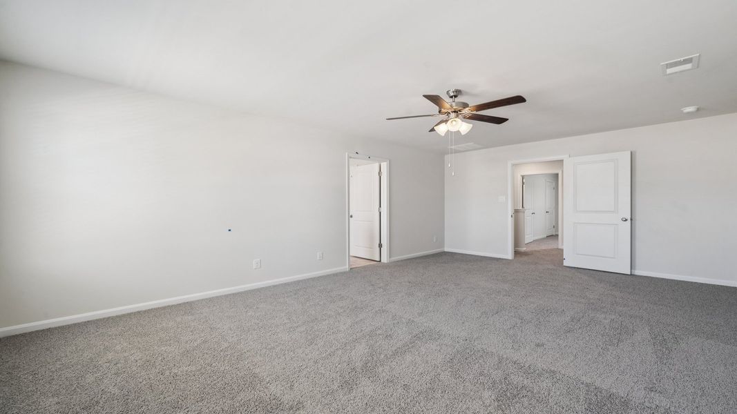 Spacious, unfurnished interior of a new home in Tooley Harbor, Elizabeth City (Image 30).