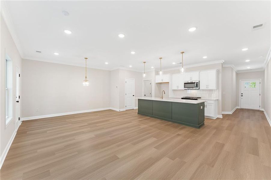 Spacious, unfurnished interior of a new home in Cherokee Township, Acworth (Image 17).