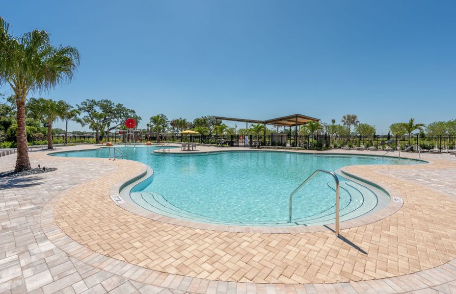 Community amenities in Oakfield Lakes, Parrish (Image 12).