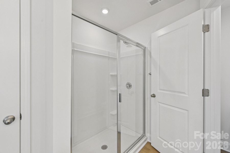 Owner's Bathroom Owner's Bathroom
