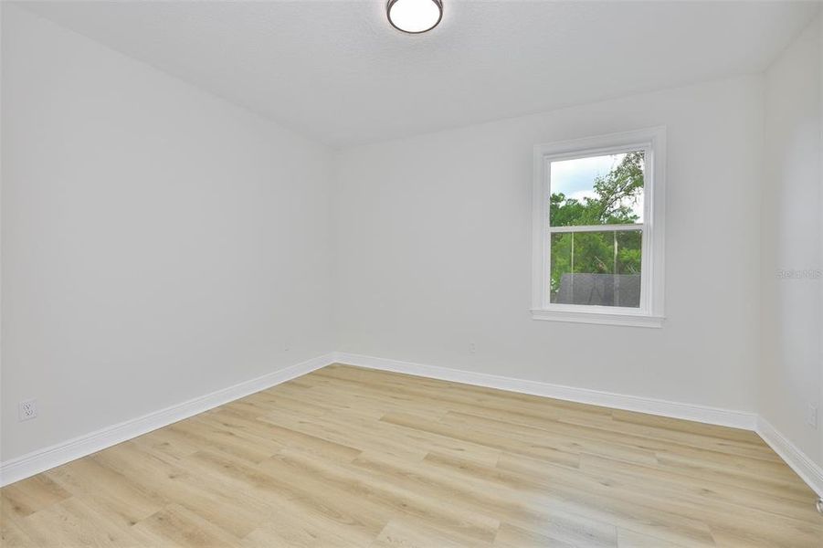 Spacious, unfurnished interior of a new home in , Tampa (Image 24).