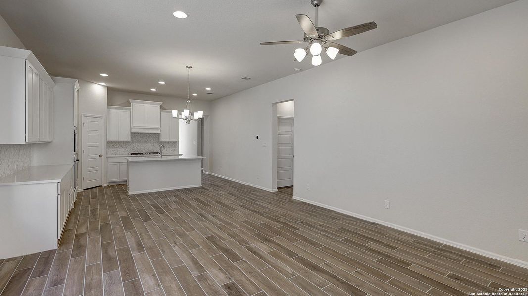 Spacious, unfurnished interior of a new home in Stillwater Ranch 40', San Antonio (Image 19). Spacious, unfurnished interior of a new home in Stillwater Ranch 40', San Antonio (Image 19).