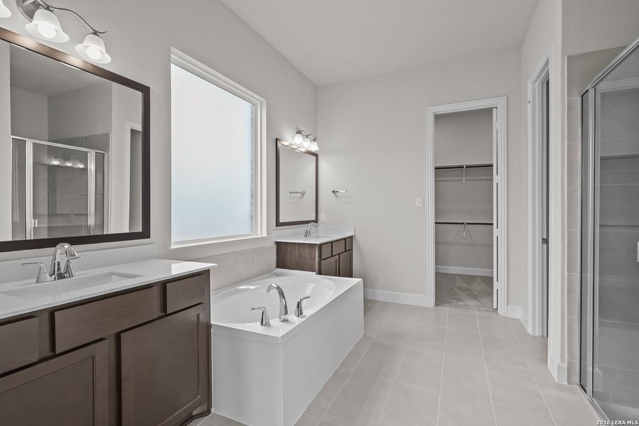 Furnished interior view inside a new home in Homestead, Schertz (Image 9).