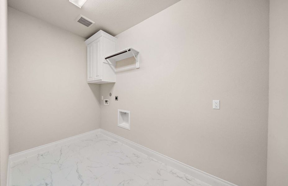 Representative unfurnished interior of a home built from the 3070 by Ravenna Homes in The Highlands 55′, Porter (Image 29).