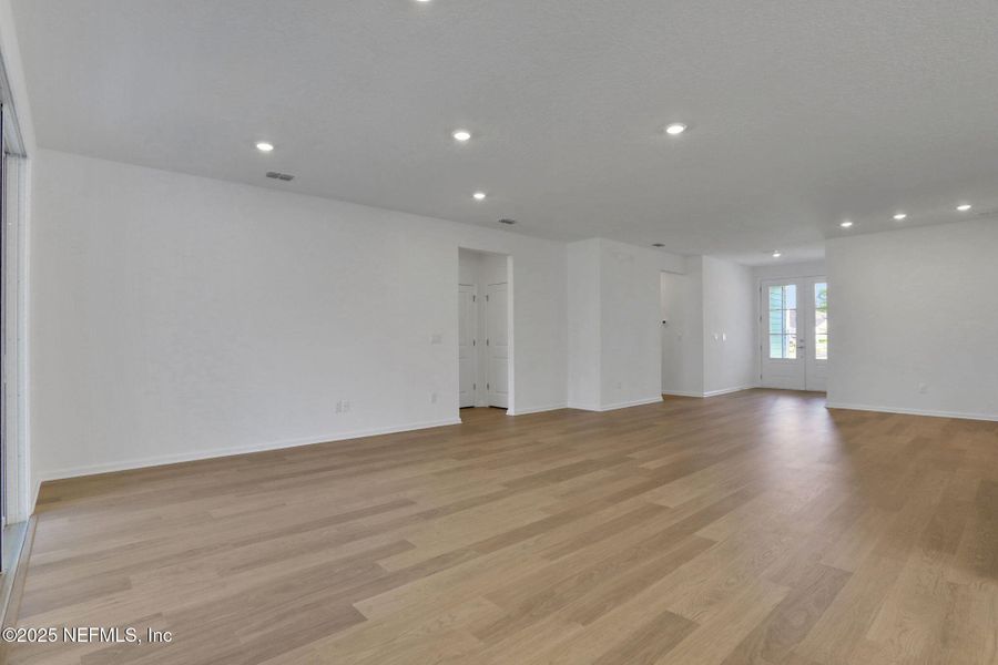 Spacious, unfurnished interior of a new home in Silver Landing at SilverLeaf, St. Augustine (Image 34).