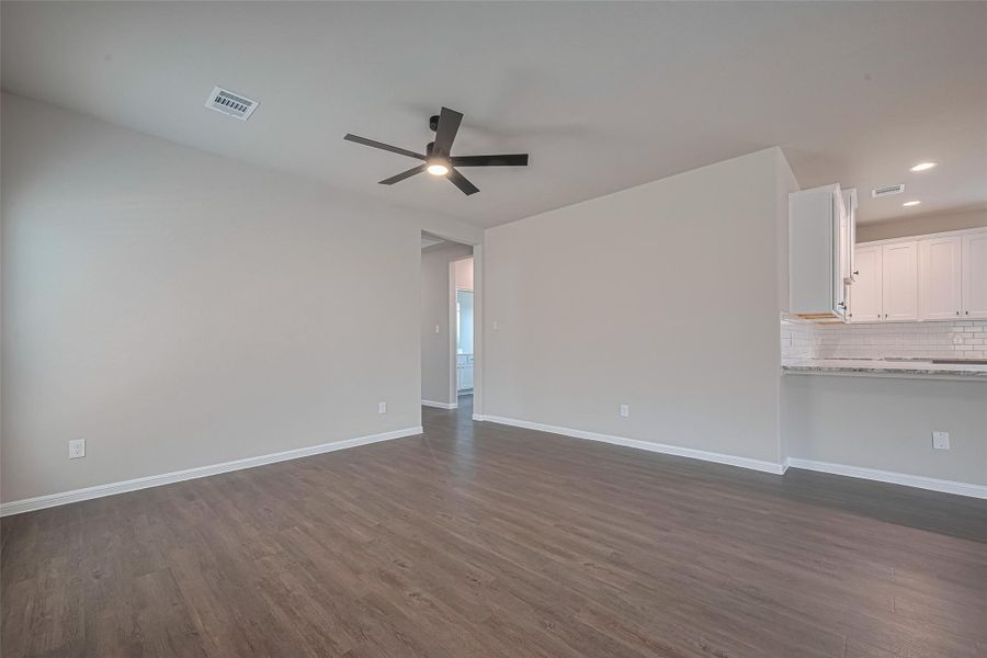 Spacious, unfurnished interior of a new home in La Segarra, Brookshire (Image 29).
