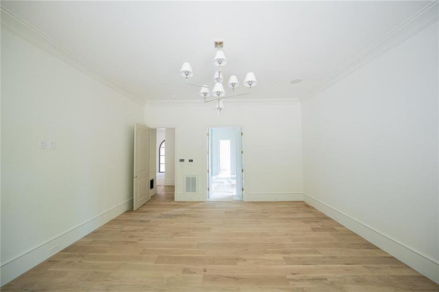 Spacious, unfurnished interior of a new home in Blue Heron Walk, Atlanta (Image 18).