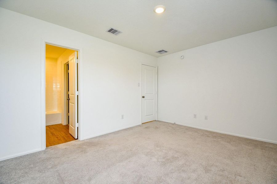 Spacious, unfurnished interior of a new home in Tavola: Cottage Collection, New Caney (Image 15).