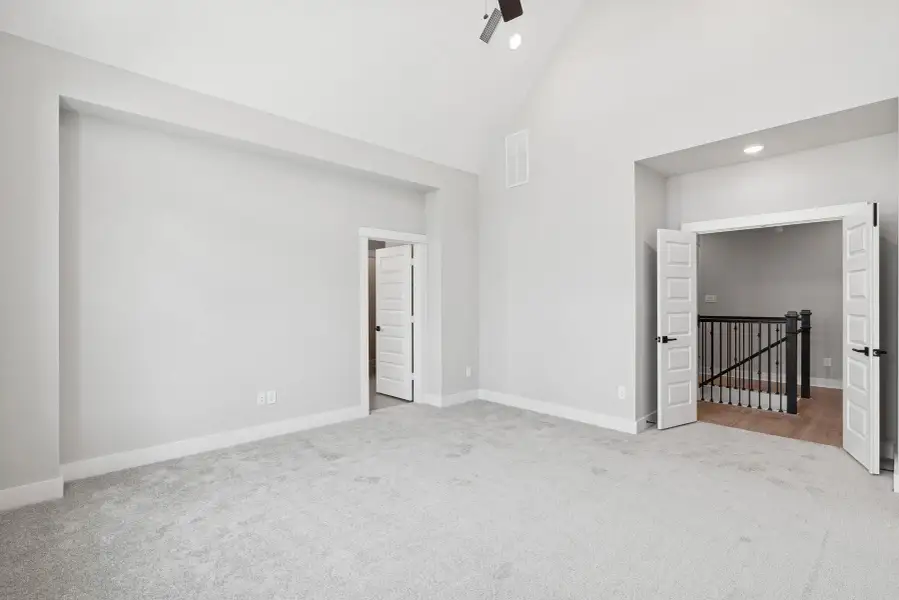 Spacious, unfurnished interior of a new home in Retreat at Oak Park, Houston (Image 9).