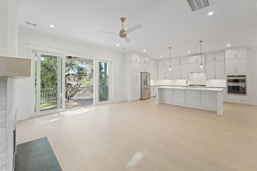 Spacious, unfurnished interior of a new home in , Charleston (Image 50).