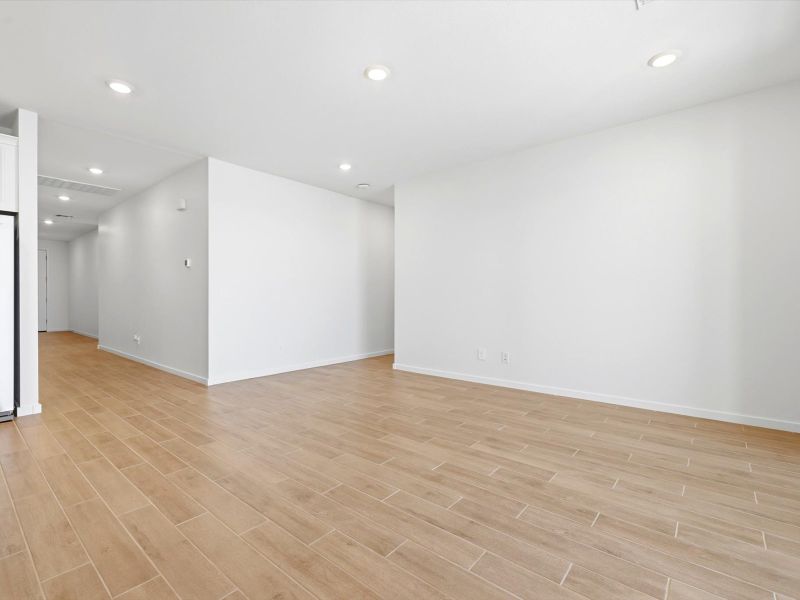 Spacious, unfurnished interior of a new home in White Tank Foothills Reserve Series, Waddell (Image 15).