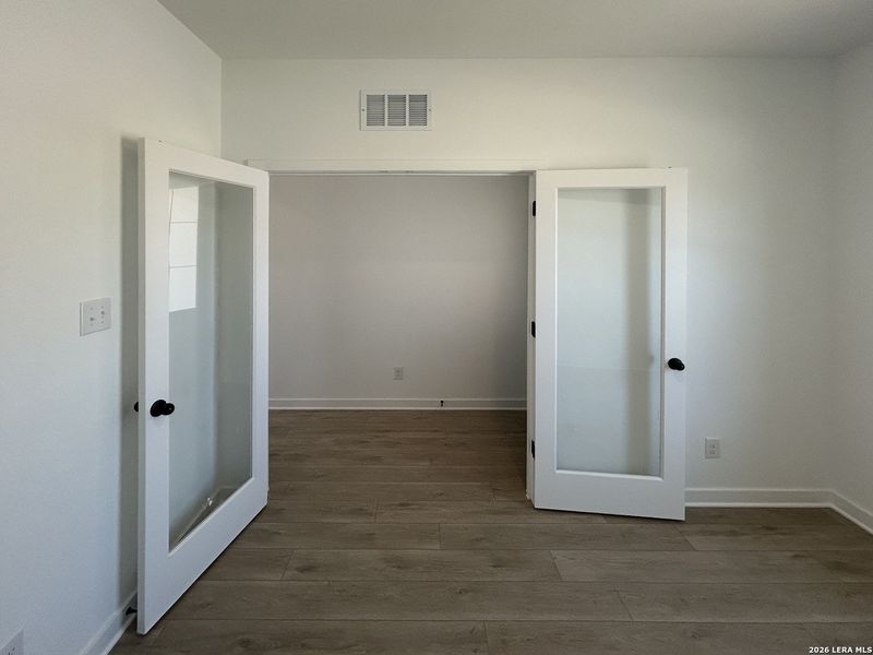 Spacious, unfurnished interior of a new home in Hennersby Hollow, San Antonio (Image 21).