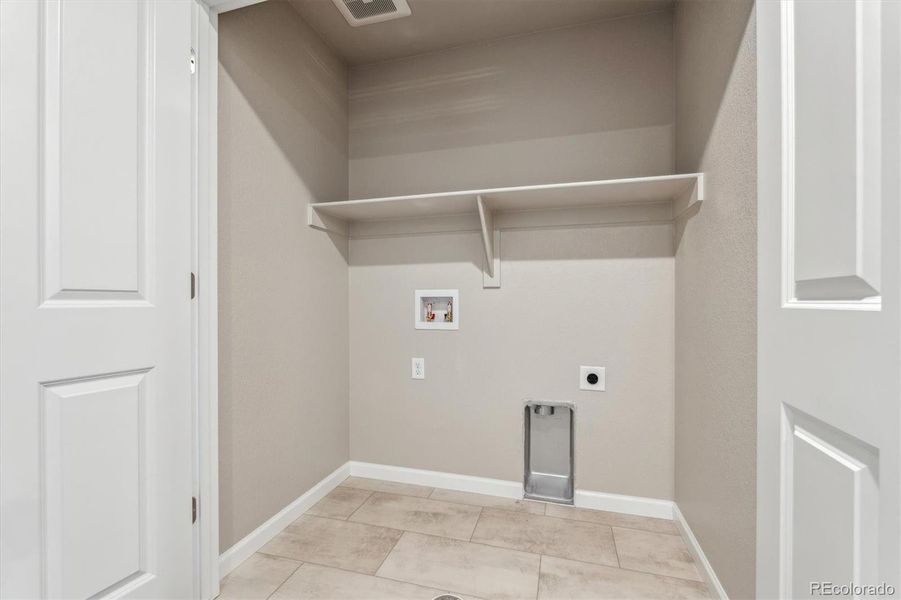 Spacious, unfurnished interior of a new home in Pintail Commons at Johnstown Village, Johnstown (Image 18).