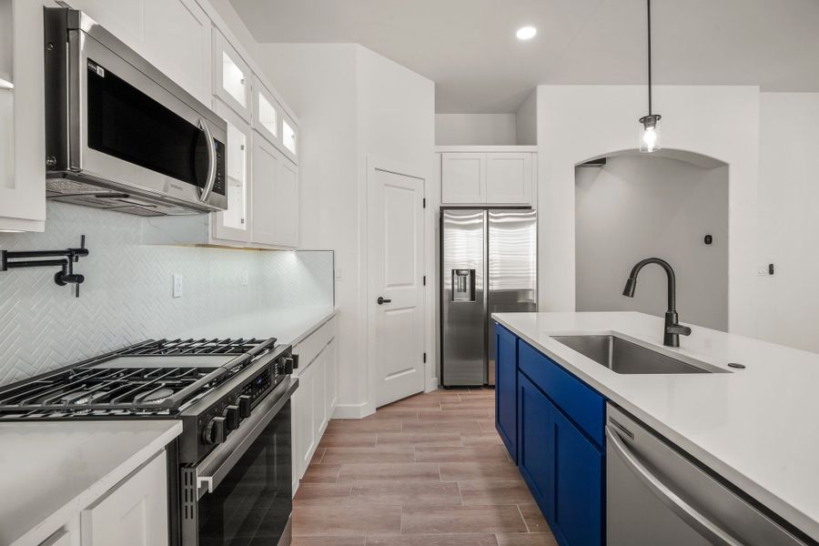 Furnished interior view inside a new home in Tierra Del Este 90, El Paso (Image 11).