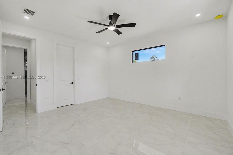 Spacious, unfurnished interior of a new home in , Lehigh Acres (Image 15).
