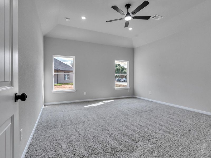 Spacious, unfurnished interior of a new home in , Brazoria (Image 11).